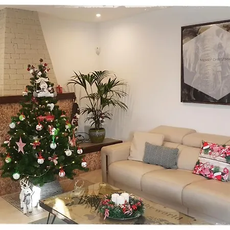Sleeps 12 With Pool Air Con And Wifi Βίλα *