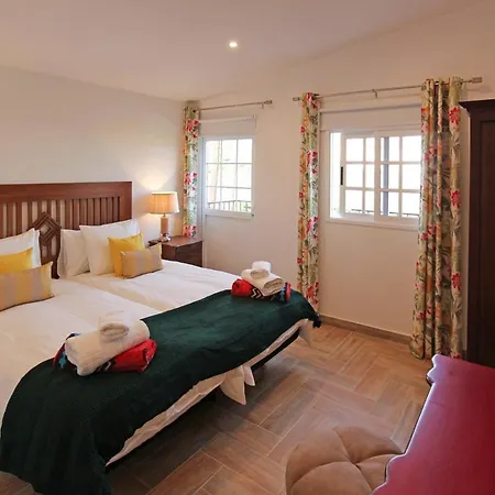 Sleeps 12 With Pool Air Con And Wifi Βίλα Buzanada