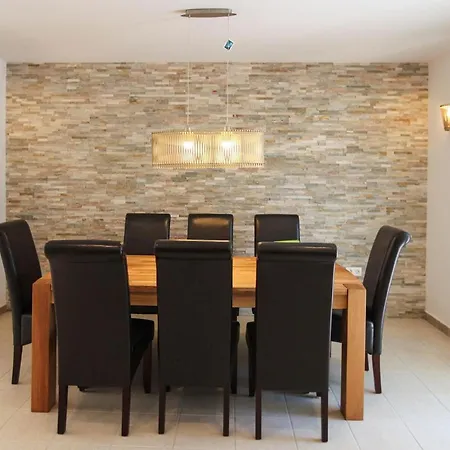 Villa Sleeps 12 With Pool Air Con And Wifi *