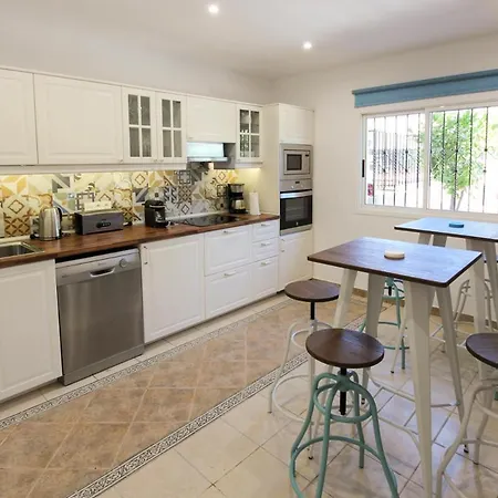Villa Sleeps 12 With Pool Air Con And Wifi