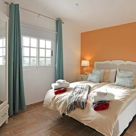 Sleeps 12 With Pool Air Con And Wifi Villa