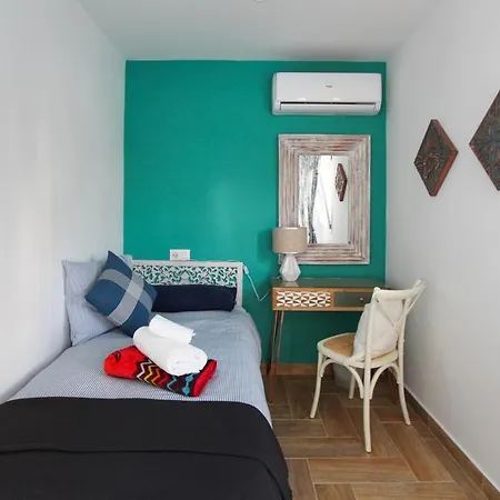Sleeps 12 With Pool Air Con And Wifi
