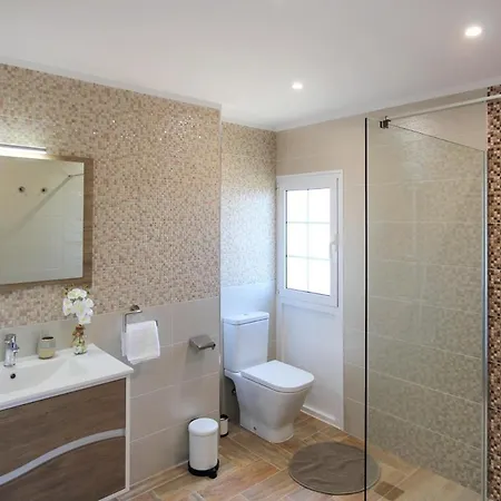 Sleeps 12 With Pool Air Con And Wifi * Buzanada