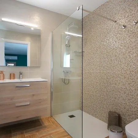Sleeps 12 With Pool Air Con And Wifi