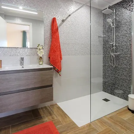 Sleeps 12 With Pool Air Con And Wifi * Buzanada